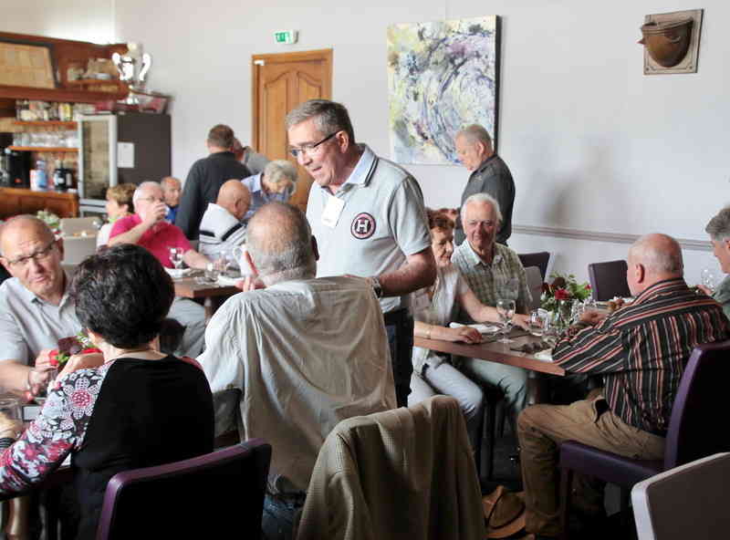 4_2 27 09 (Stephan).jpg - Le tour des tables, pour voir tout le monde.